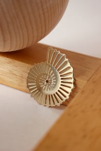 Image 3 of COQUILLAGES - SEASHELLS -  PIN'S (4 modèles au choix)