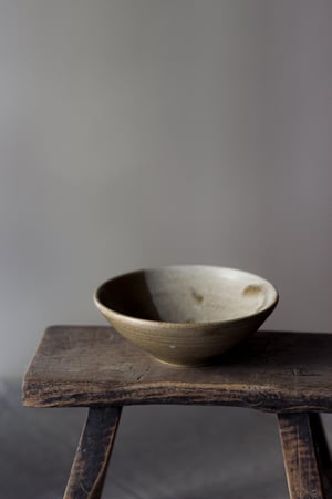 Image of two coloured bowl