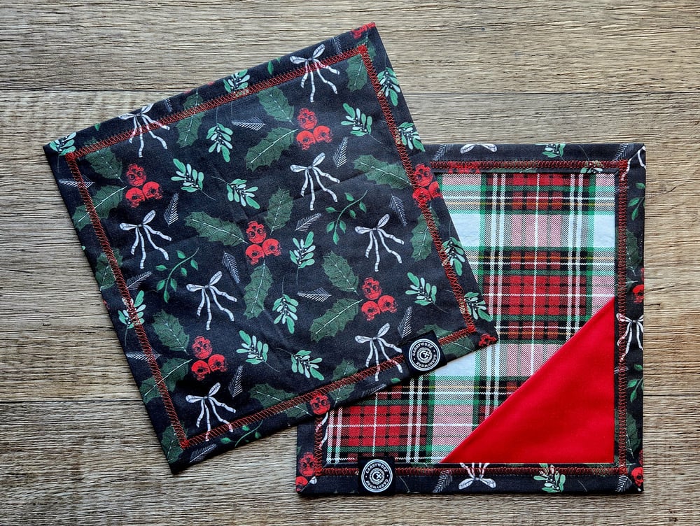 Skull Holly - White Plaid
