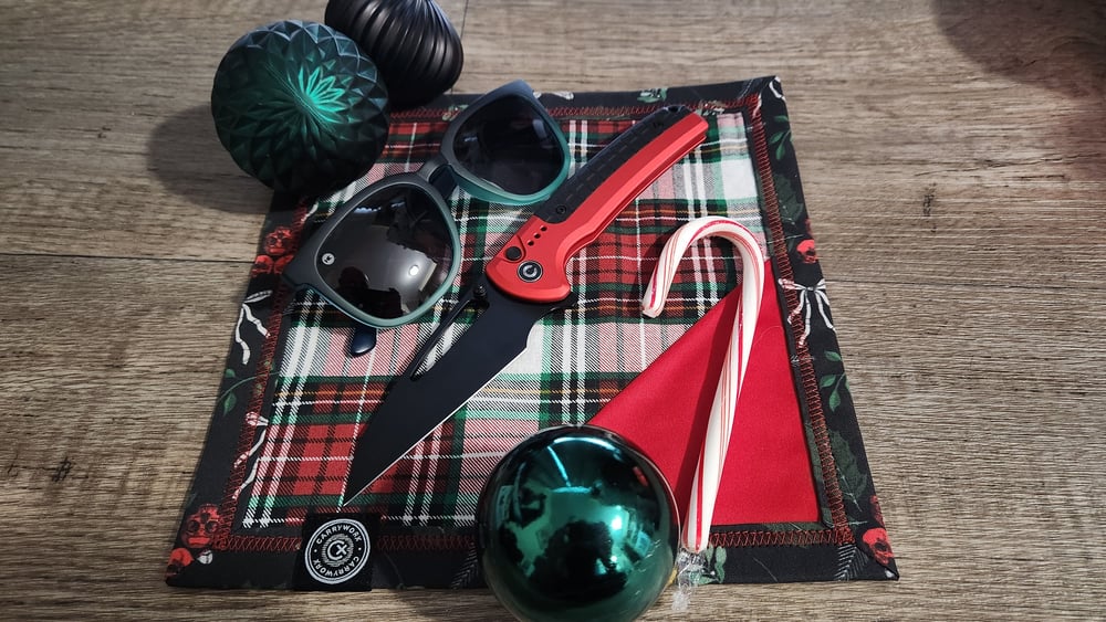 Skull Holly - White Plaid