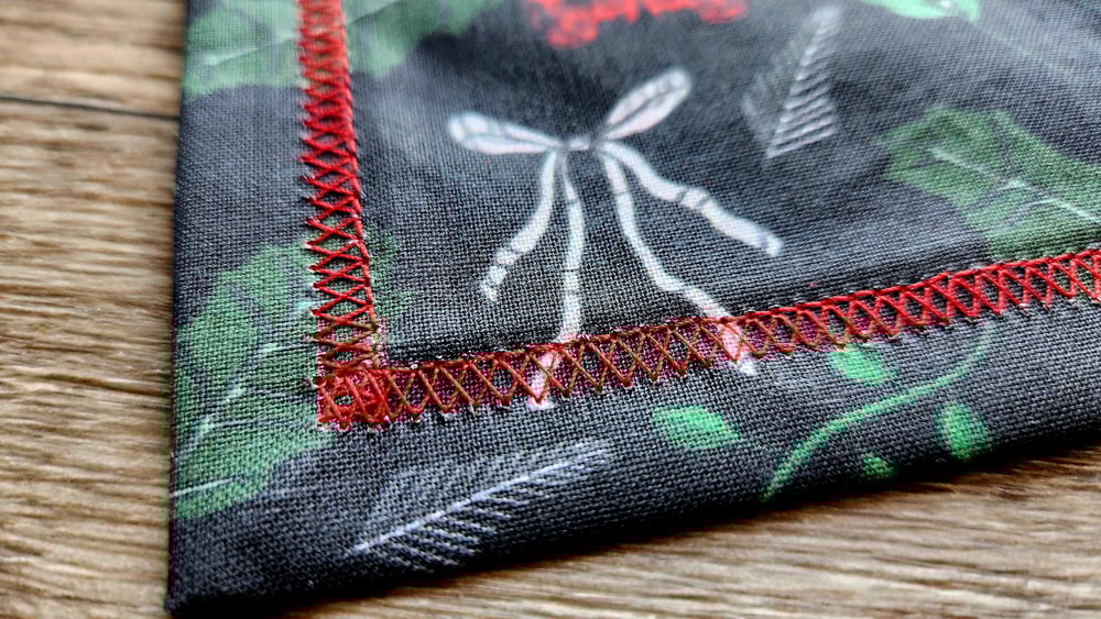 Skull Holly - White Plaid