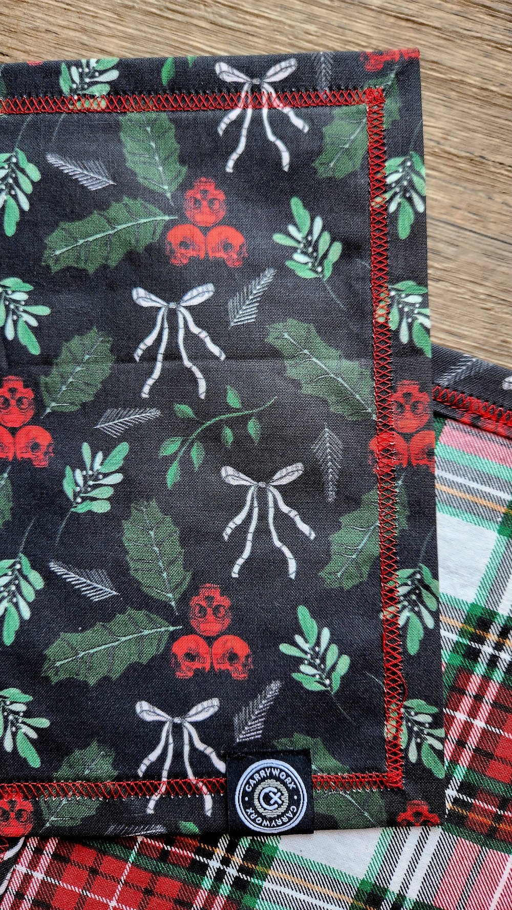 Skull Holly - White Plaid