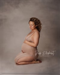 Image 3 of Maternity mini session