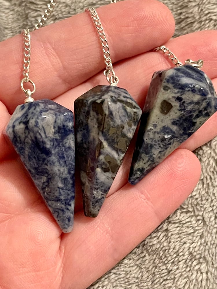 Image of Sodalite pendulums 