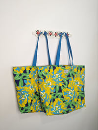 Image 2 of Tote XL Yellow & Blue