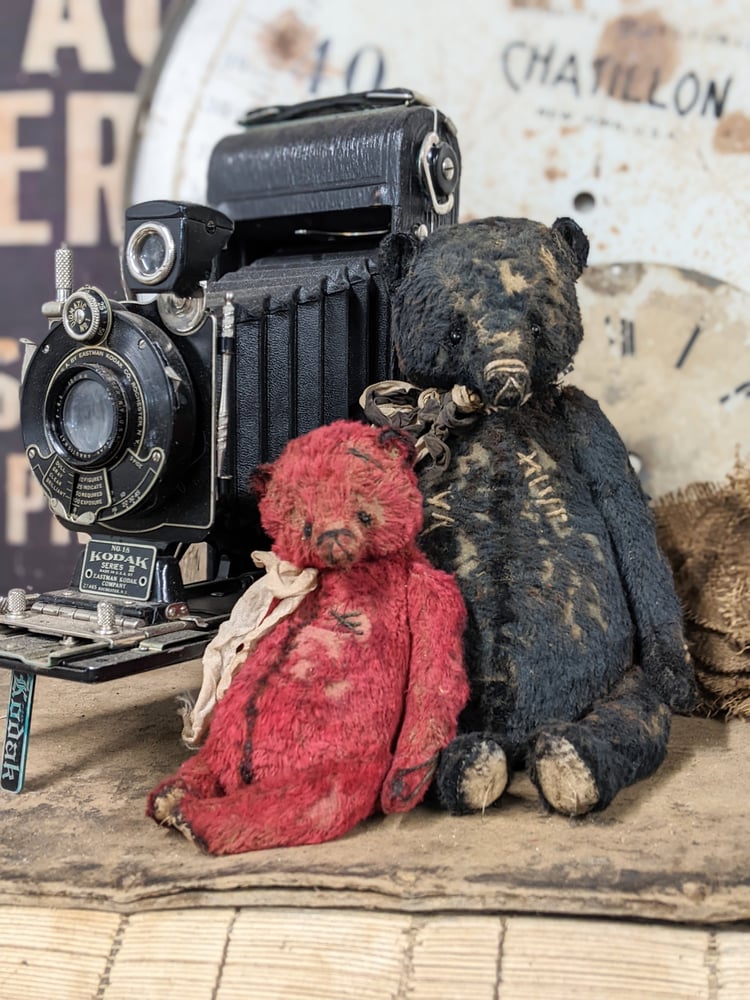 Image of 5" - old worn distressed all RED fat grizzly bear  by whendi's bears.