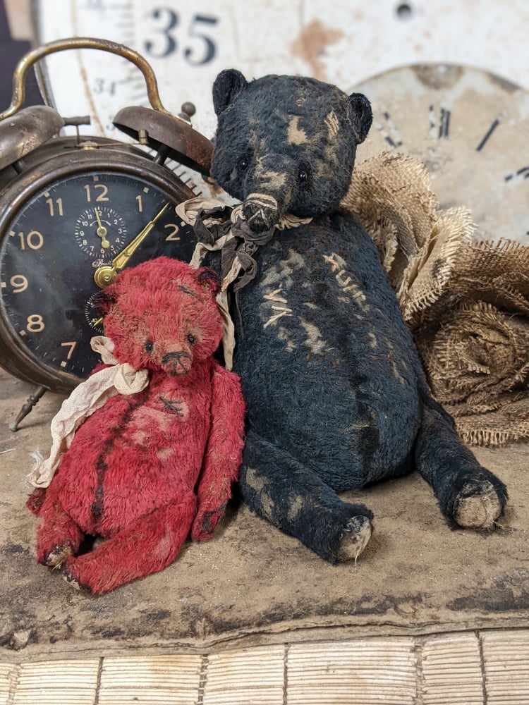 Image of 5" - old worn distressed all RED fat grizzly bear  by whendi's bears.