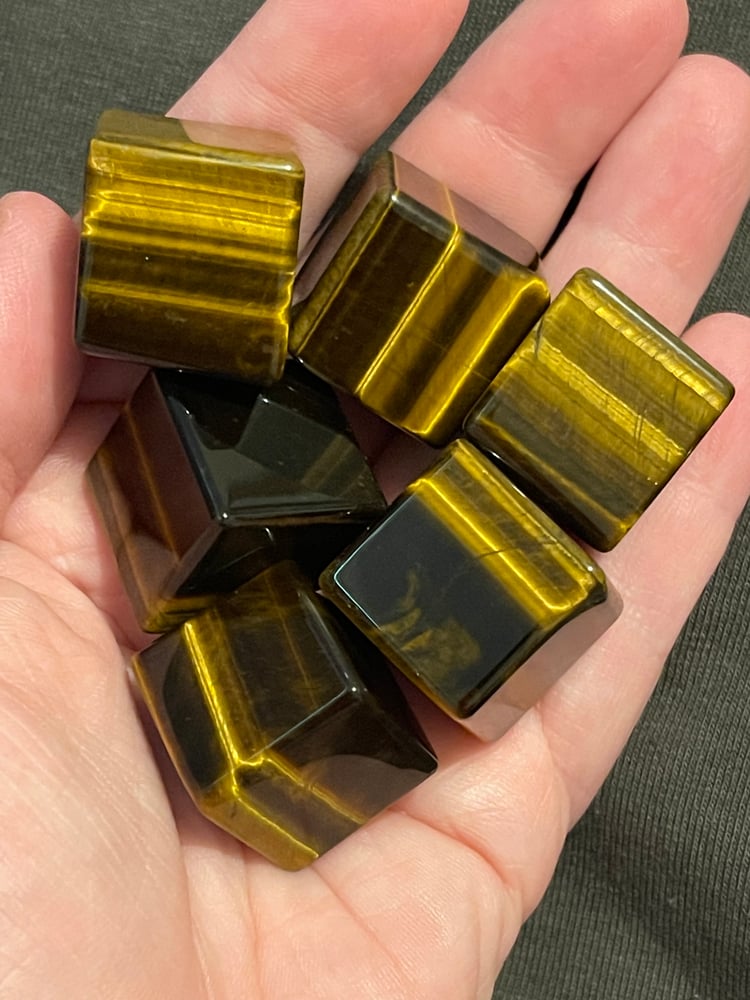 Image of Tigers eye cubes 