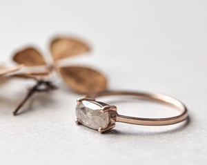 Image of 18ct Rose gold, pale grey oval rose-cut diamond ring (LON223)