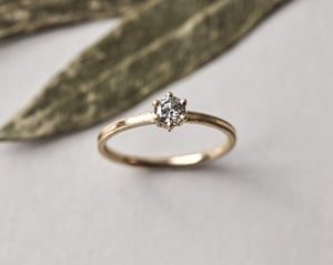 Image of 18ct Yellow Gold, Brilliant cut, grey Salt and Pepper diamond Milled edge ring (LON224)