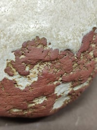 Image 2 of Boîte sphérique en grès rouge et émail crème