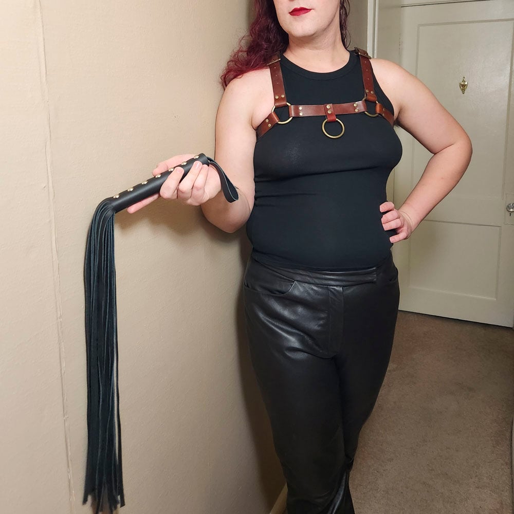 Medium leather flogger