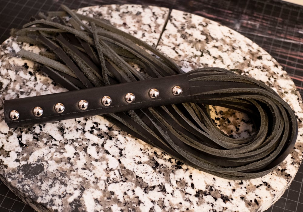 Heavy leather flogger