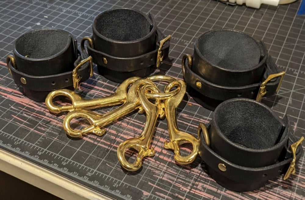 Hogtie leather bondage set