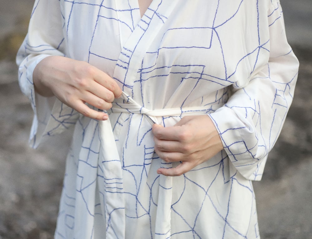 Image of BLUE DRAWING LIGHT KIMONO