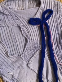 Image 3 of sweater desgarradito