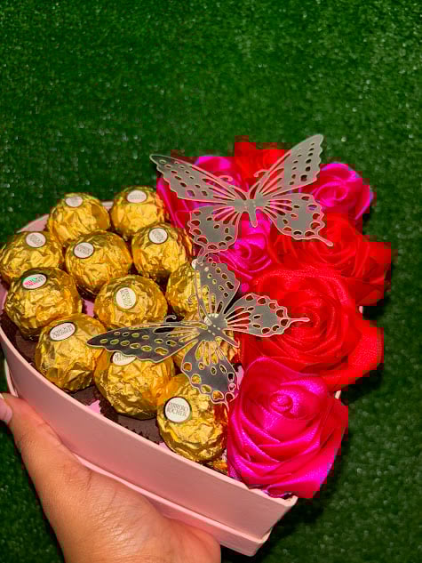 Image of *PREORDERS* Heart Shaped Bouquet Boxes