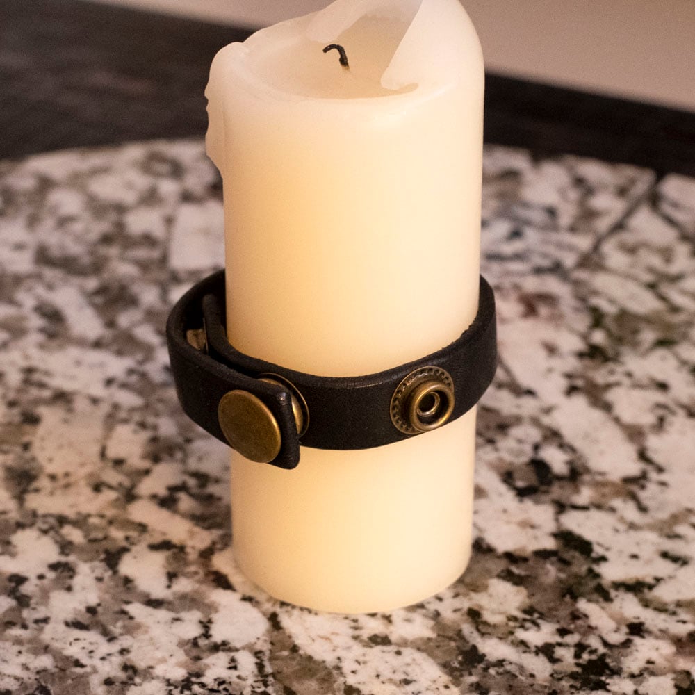 Snap-on leather cock ring