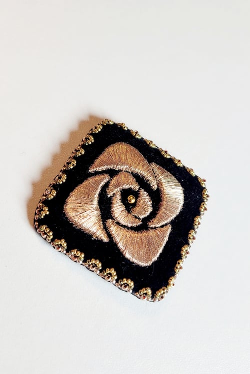 Image of Broche brodée ROSA