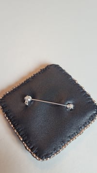Image 4 of Broche brodée ROSA