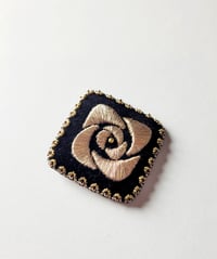 Image 5 of Broche brodée ROSA