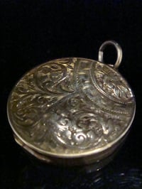 Image 1 of Ornate Edwardian 9ct locket that could be engraved