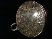 Image 3 of Ornate Edwardian 9ct locket that could be engraved