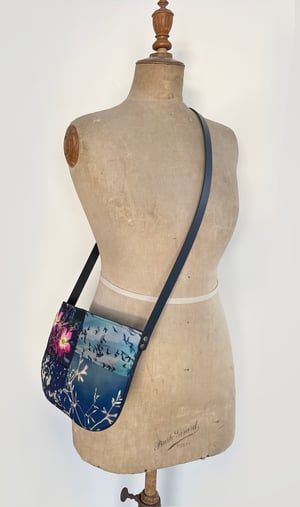 Image of Rosa, curved shoulder bag with cross-body strap
