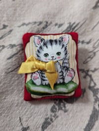 Image 4 of Vintage Valentine Kittens Quilted Brooch