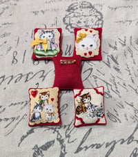 Image 1 of Vintage Valentine Kittens Quilted Brooch