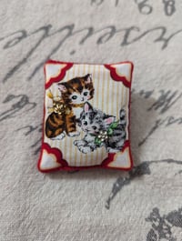 Image 3 of Vintage Valentine Kittens Quilted Brooch