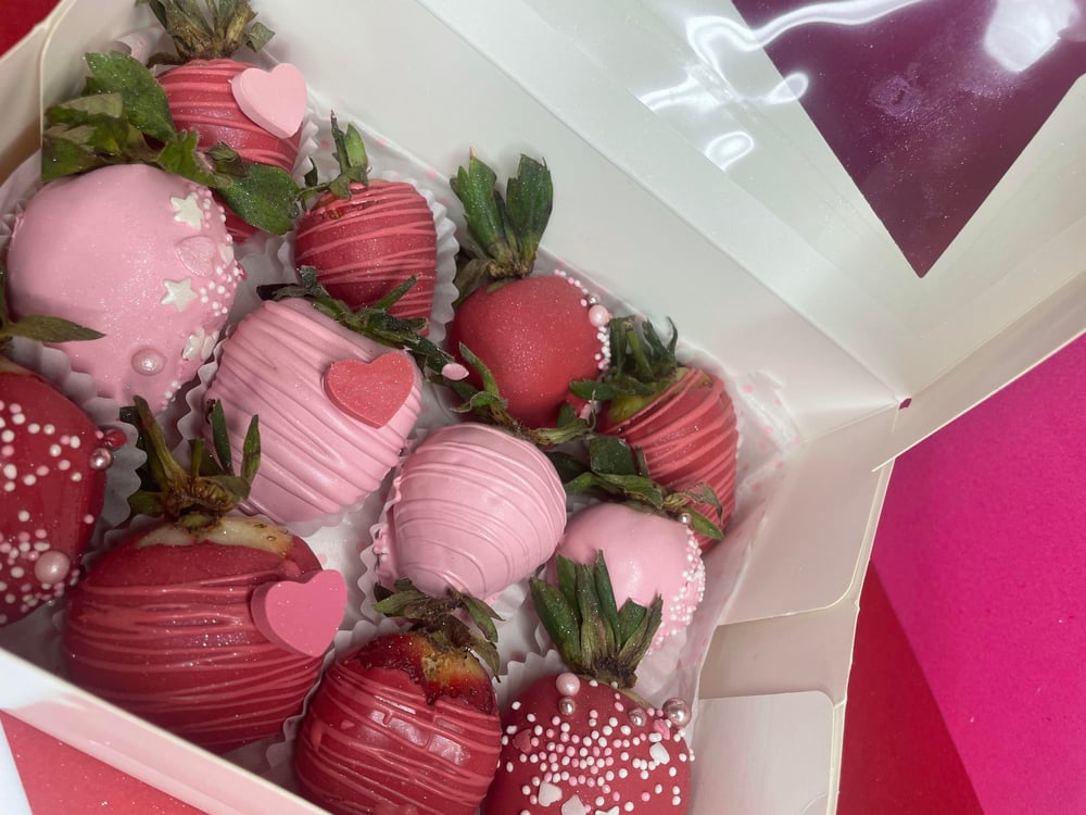 Image of Pink and Red Valentines Strawberry Box