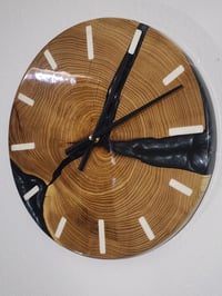 Image 1 of Wall Clock 18" (black)
