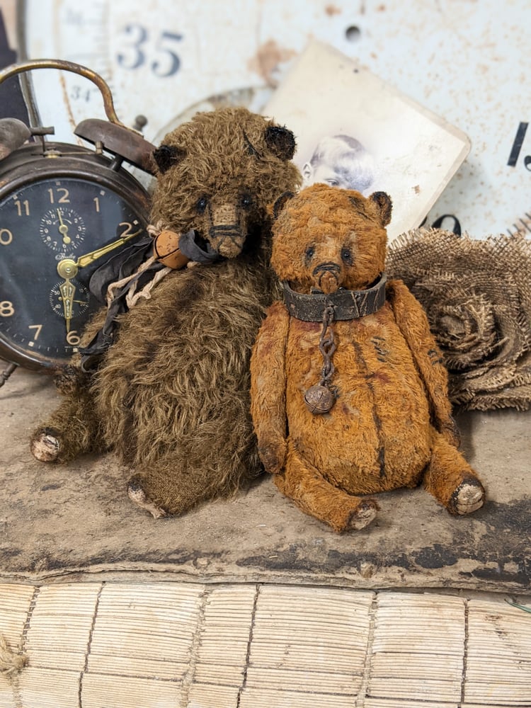 Image of 7" - old worn distressed fat grizzly bear in antique leather collar & bell by whendi's bears.