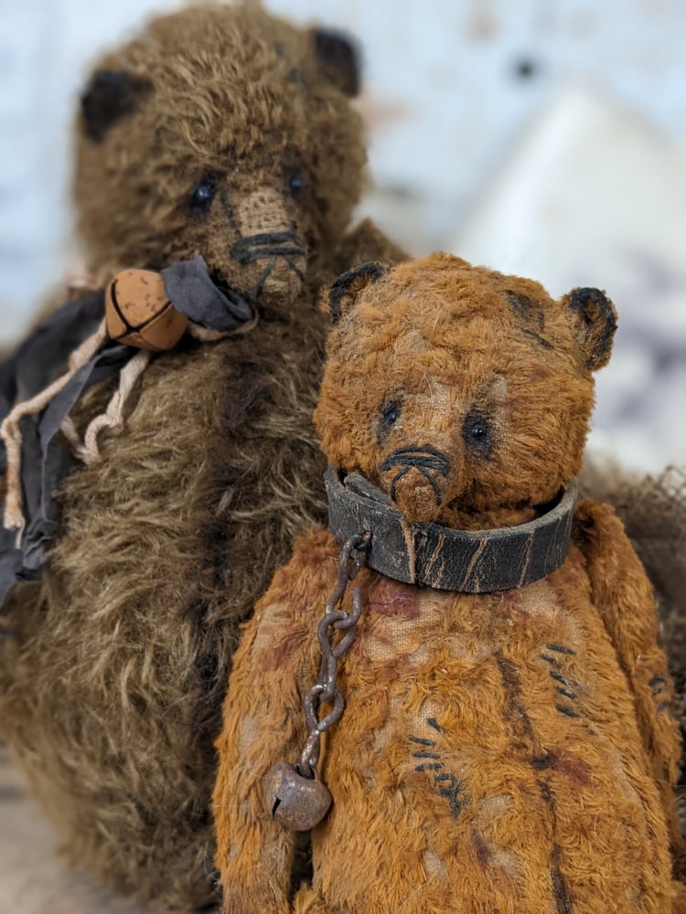 Image of 7" - old worn distressed fat grizzly bear in antique leather collar & bell by whendi's bears.