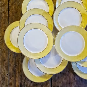 12 assiettes plates anciennes en faïence jaune Moulin des Loups