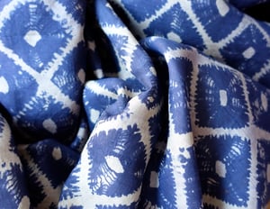 Image of Silke kimono foret til herre M/K - m. blåt grafisk tryk