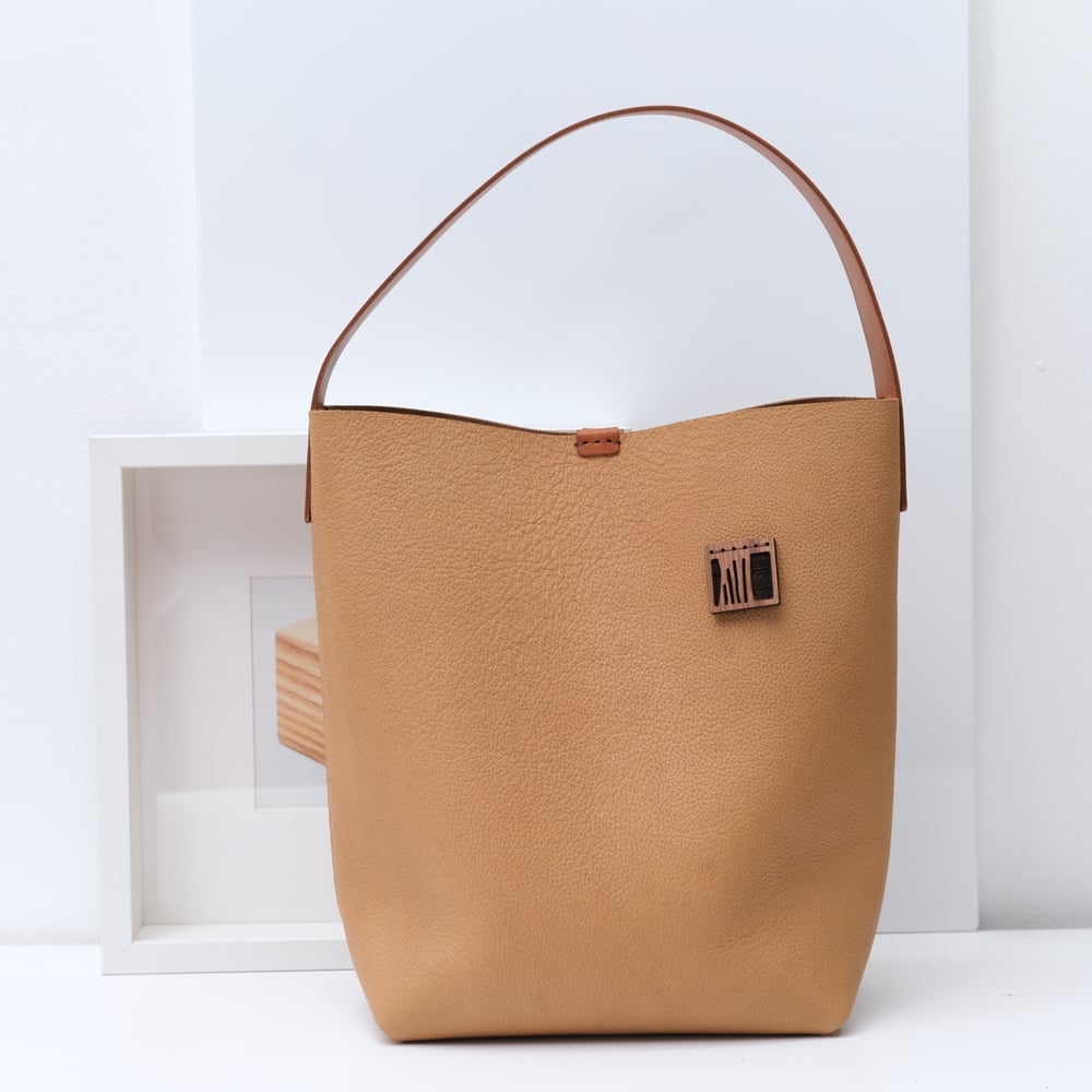 Image of Tube Tote low