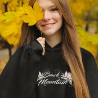 Image 1 of Pull Femme BACK FLOWER