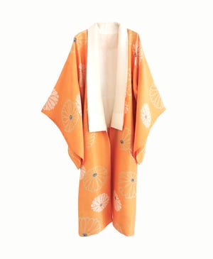 Image of Orange silke kimono (dame) med hvide margueritter