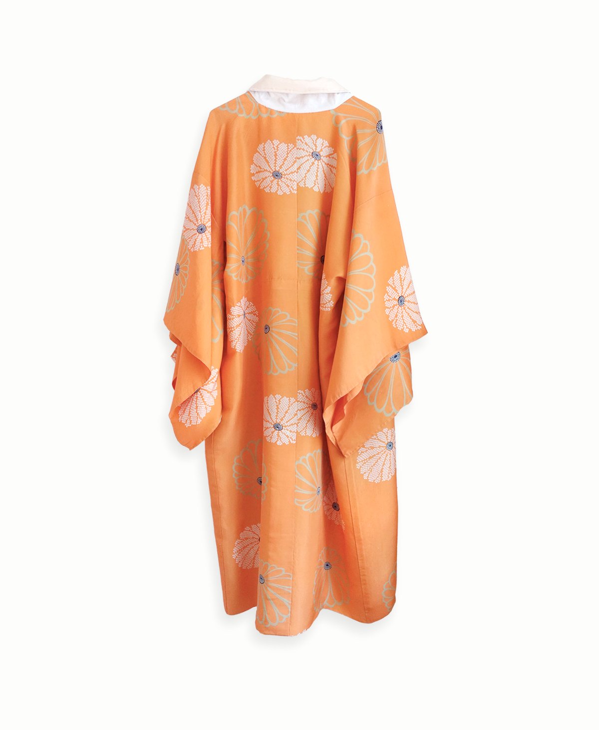 Image of Orange silke kimono (dame) med hvide margueritter