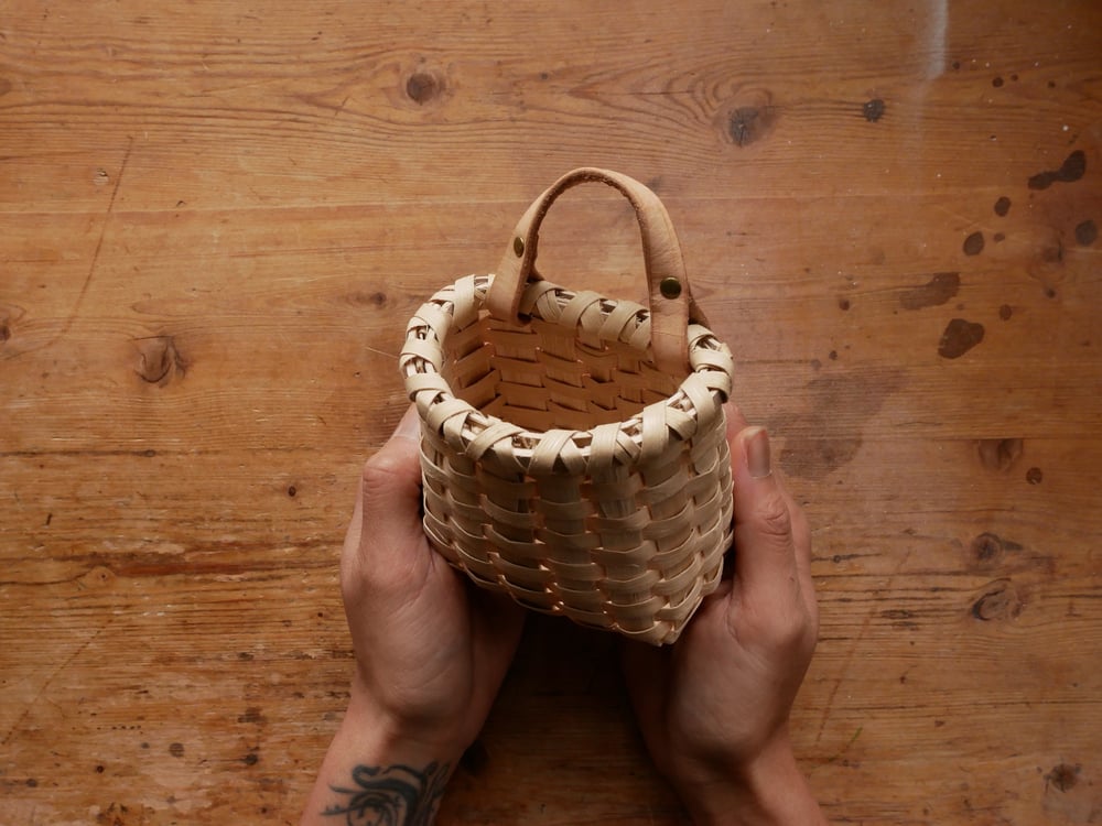 Image of MINI WALL BASKET WITH NATURAL TAN LEATHER NO.3