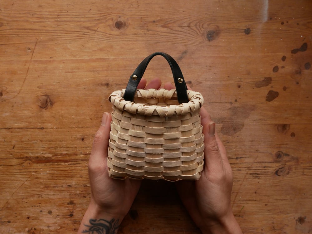 Image of MINI WALL BASKET WITH BLACK TAN LEATHER NO.2