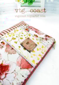 Image 5 of Vintage Blossoms Wallet