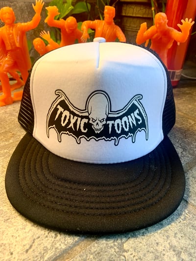 Image of TRUCKER CAP snap back white front ships end of jan