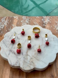 Image 3 of Pearl Forever Roses (Gold)