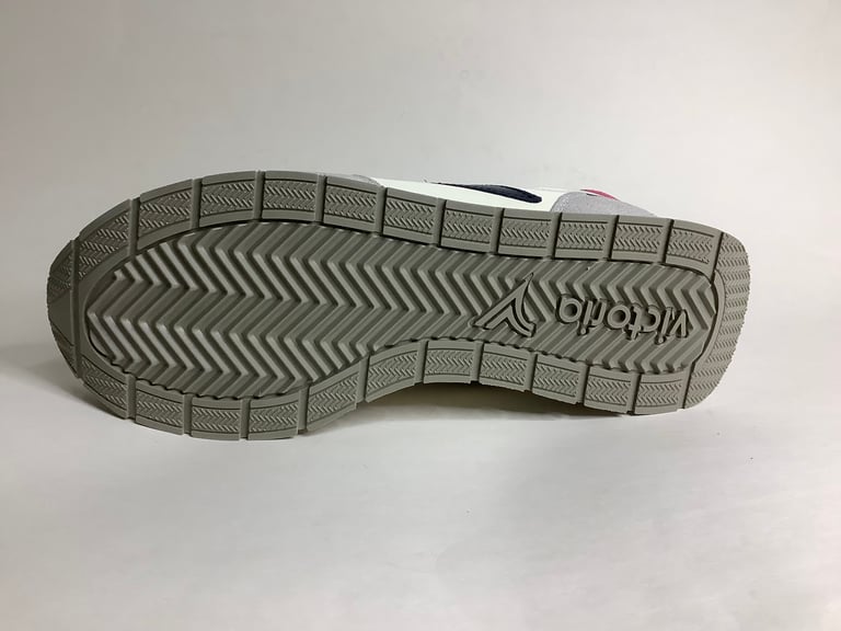 Victoria 1985 running sneaker white red black Image 5