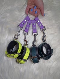 Image 3 of Hogtie Clip