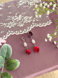 Image 1 of Pearl Forever Roses (Silver)