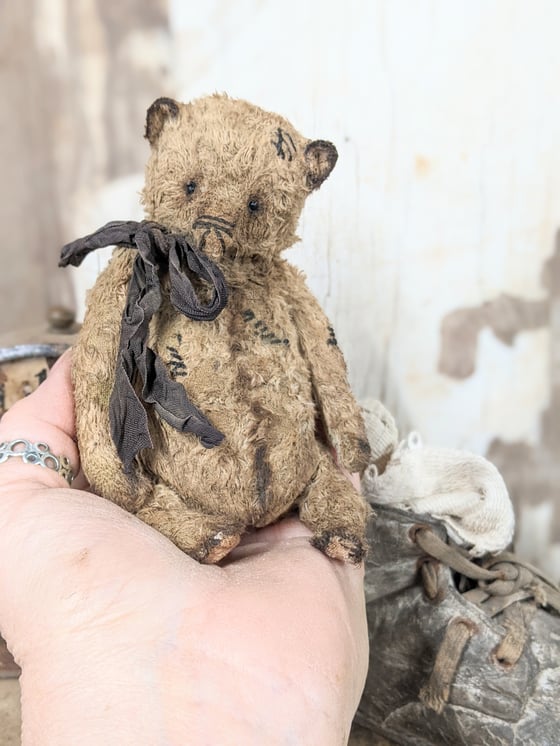 Image of 5" little old worn antique style fat grizzly bear by whendi's bears